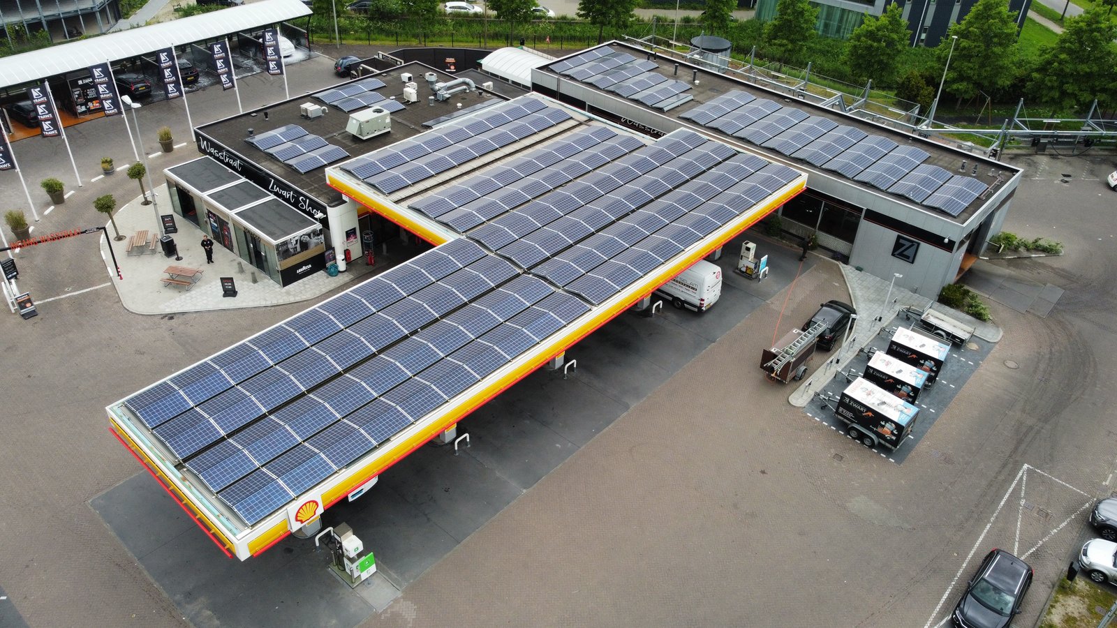 tankstation zwart